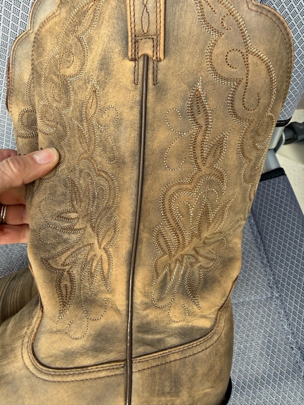 Ariat Women’s Size 11 Tan Distressed Leather Western Cowboy Boots Embroidered - Picture 8 of 9